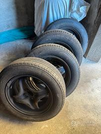 4 Gomme + 4 Cerchioni Acciaio R15 Dacia Sandero 