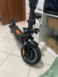 Monopattino jeep juc