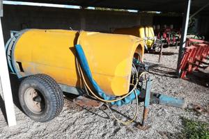 Atomizzatore usato 1000lt carrellato