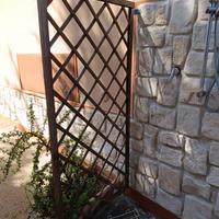 🌿 Grigliato in legno da giardino con fioriera