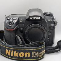 Fotocamera Reflex Nikon D200 scatti 10.000