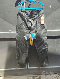 Pantaloni in pelle per moto