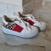Sneakers bianche e leopardate