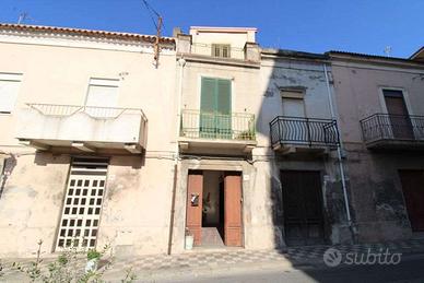 Casa indipendente con vista su piazza