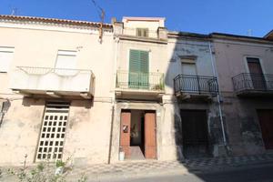 Casa indipendente con vista su piazza