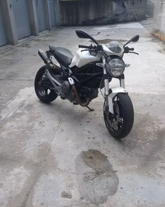 ducati monster 696