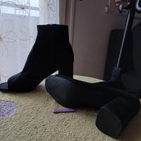 Tronchetti camoscio neri