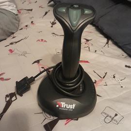 joystick Trust Predator Lite.