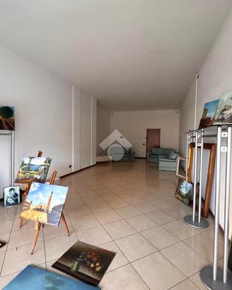 NEGOZIO A MONTEGROTTO TERME
