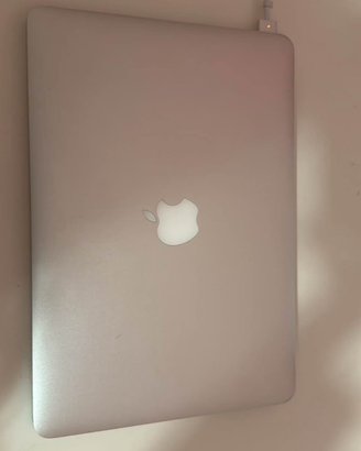 MacBook Pro Retina 13” (Early 2015) – Intel i5, 8G