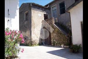 CASA SEMINDIPENDENTE A MONTE SAN GIOVANNI CAMPANO