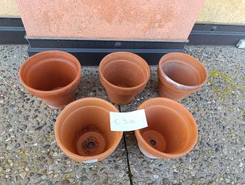 Vasi in terracotta del 16 Numero 5 € 3,00 cad