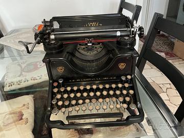 Macchina da scrivere Olivetti M40