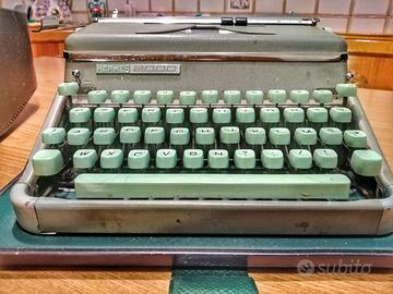 Macchina da scrivere Hermes 2000