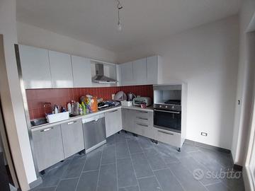 Cucina angolare Aran con elettrodomestici