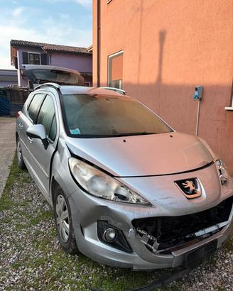 Peugeot 207 SW 1.4 HDi – 175.000 km – PER RICAMBI 