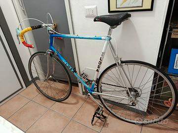 Bicicletta da corsa d'altri tempi