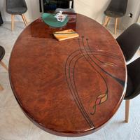 Tavolo in legno pregiato