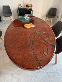 Tavolo in legno pregiato