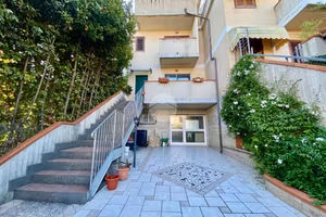 VILLA A SCHIERA A ACQUAVIVA PICENA