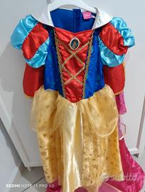 vestiti di carnevale in blocco 