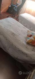 2 letti singoli  con cassettone sotto
