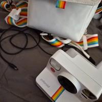 Polaroid Now+ con borsa e tracolla