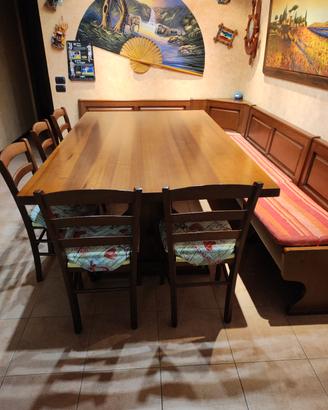 Tavolo da taverna. 