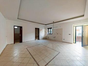 3 LOCALI A MELITO DI NAPOLI