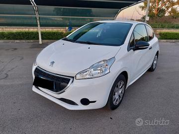 Peugeot 208 benzina  1000 cilindrata 