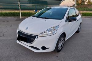 Peugeot 208 benzina  1000 cilindrata 