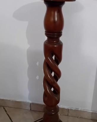 Polonna del podio in legno