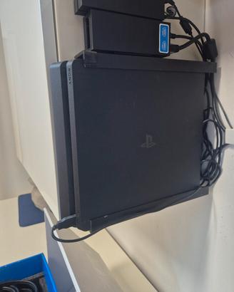 PlayStation 3 con Visore giochi e accessori.