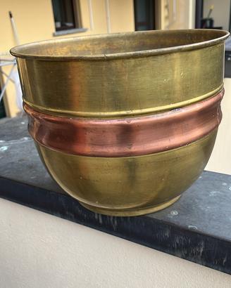 Vaso / Fioriera vintage in ottone e rame