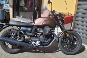 Moto guzzi v7 3 stone night pack