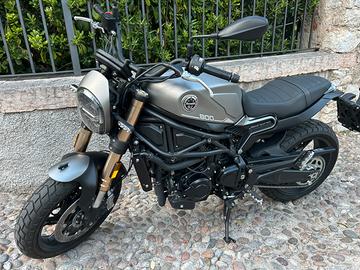 Benelli Leoncino 800