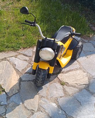 motorino elettrico con la batteria per bambini 