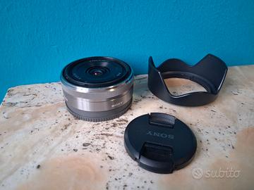 Obiettivo Sony E 16mm f/2.8 per sony aps-c