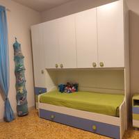 cameretta a ponte con scrivania, libreria, comodin
