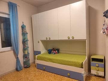 cameretta a ponte con scrivania, libreria, comodin
