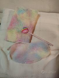 Quaderno, mascherina occhi notte e penna peluche