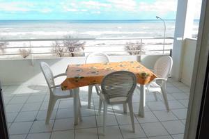 Appartamento fronte mare per soggiorno estivo