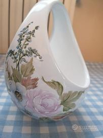 Cesto in porcellana fatto a uovo