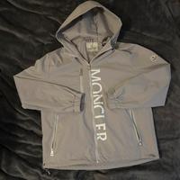 Giacca a vento grigia