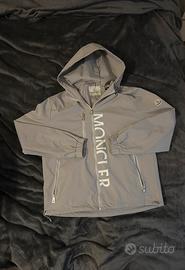 Giacca a vento grigia