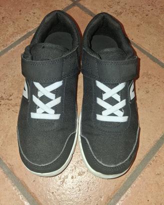 Scarpe da ginnastica nuove n. 35