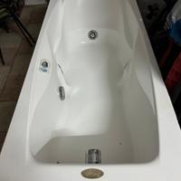 vasca da bagno jacuzzi mai usata