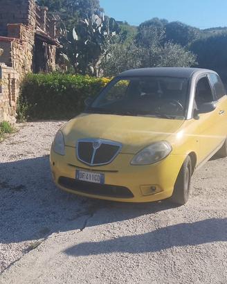 Lancia y momo