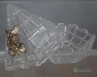 Scatolina in vetro a forma di piramide