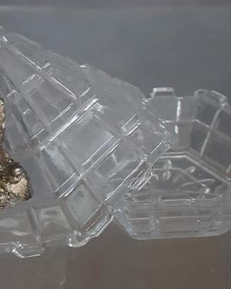 Scatolina in vetro a forma di piramide
